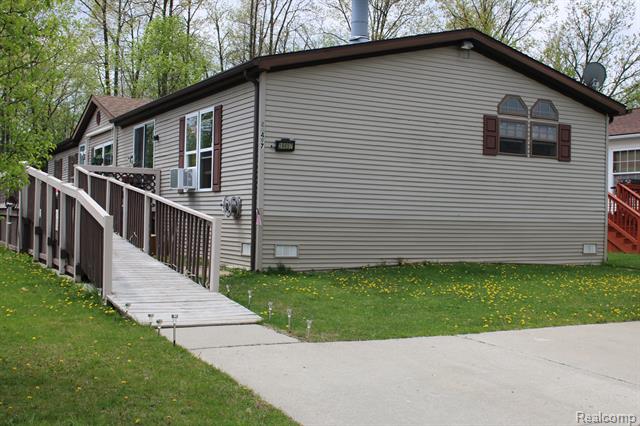 front view picture of 24497 Manchester Dr, Flat Rock, MI. 48134