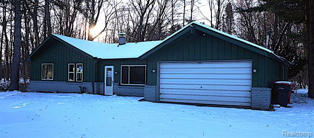 front view picture of 25865 Forestview Dr, Southfield, MI. 48033