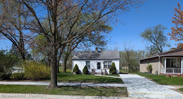 front view picture of 25890 Maywood, Trenton, MI. 48183