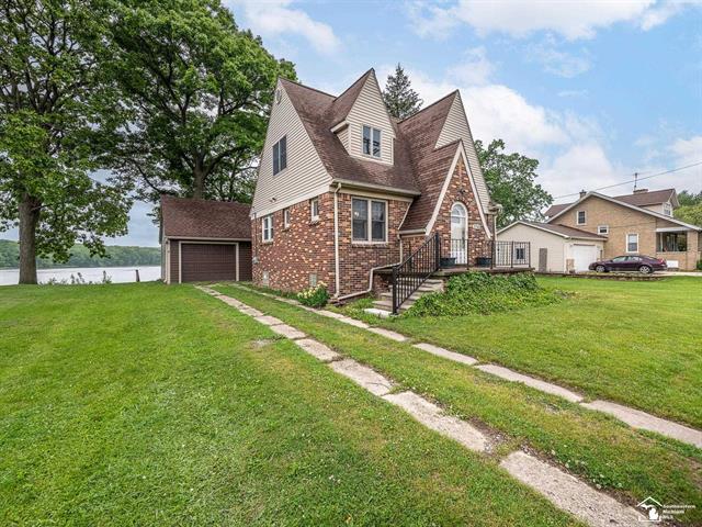 front view picture of 27145 James, Flat Rock, MI. 48134