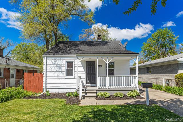 front view picture of 23723 Vassar Ave, Hazel Park, MI. 48030