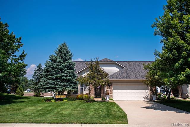 front view picture of 27700 Paradise Ln, Flat Rock, MI. 48134