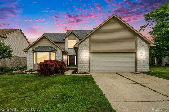 front view picture of 24354 Curtis Dr, Flat Rock, MI. 48134
