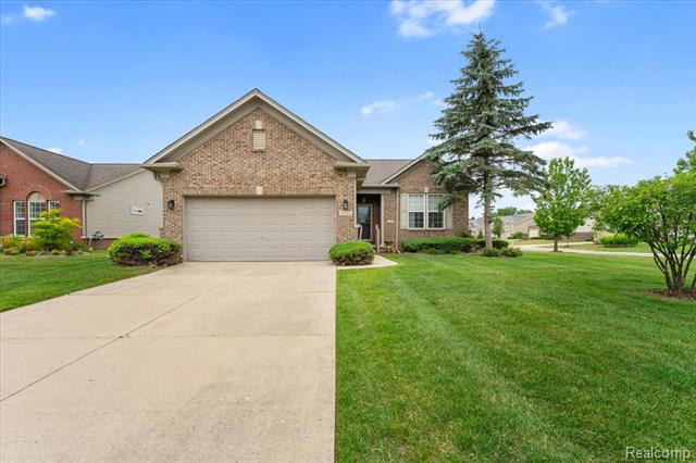 front view picture of 24140 Charlevoix St, Flat Rock, MI. 48134