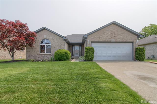 front view picture of 24703 Curtis Dr, Flat Rock, MI. 48134