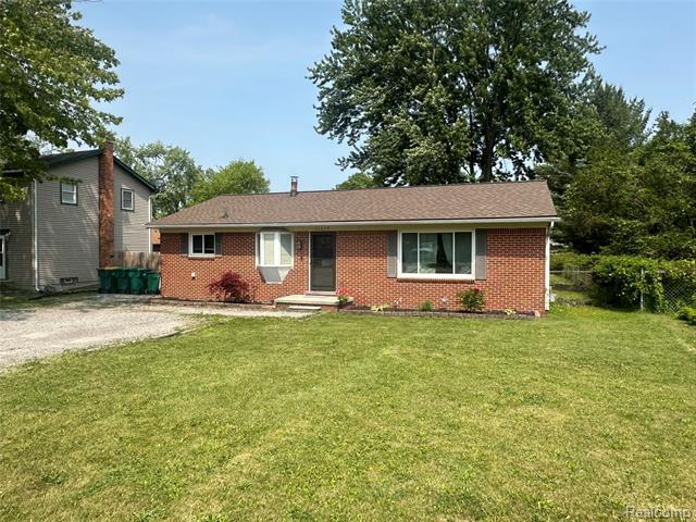 front view picture of 24619 Woodland Dr, Flat Rock, MI. 48134