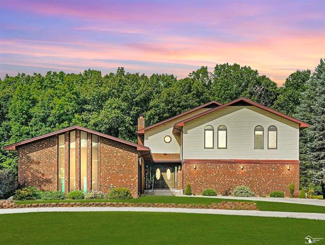 front view picture of 24576 Arsenal Rd, Flat Rock, MI. 48134