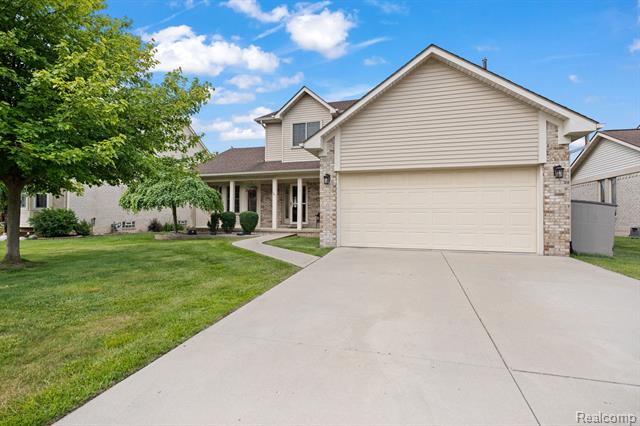 front view picture of 24462 Christian Dr, Flat Rock, MI. 48134