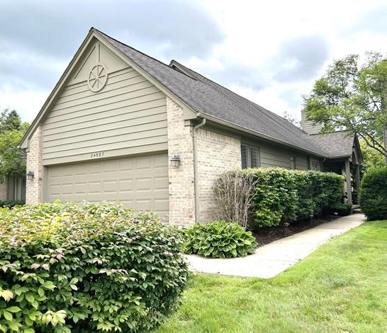 front view picture of 24587 Enchanted Dr, Novi, MI. 48374