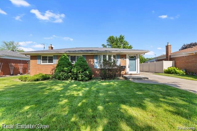 front view picture of 23707 Fairway E, Trenton, MI. 48183
