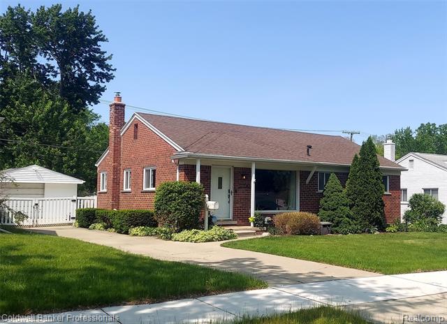 front view picture of 32100 Marblehead Rd, Farmington, MI. 48336