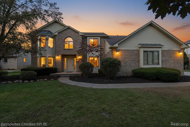 front view picture of 48818 Pebble Ln, Novi, MI. 48374