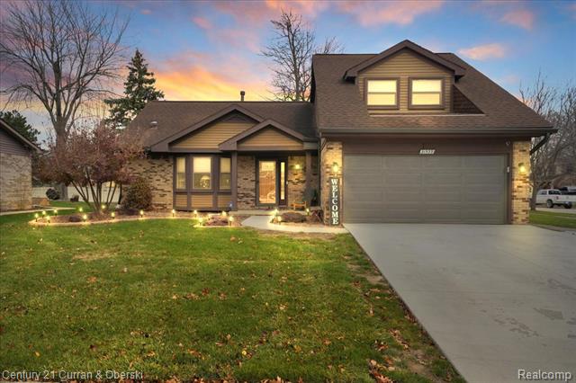 front view picture of 21539 Deerfield, Trenton, MI. 48183