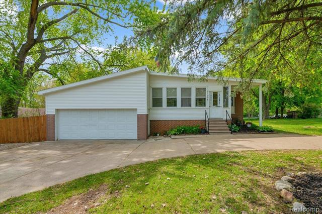 front view picture of 21236 Gudith, Trenton, MI. 48183