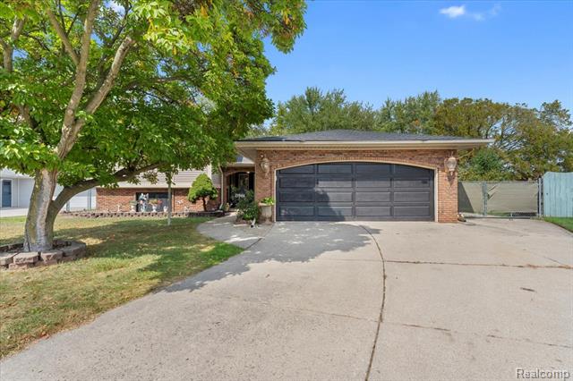 front view picture of 21946 Camille, Trenton, MI. 48183