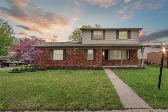 front view picture of 21209 Danbury, Trenton, MI. 48183