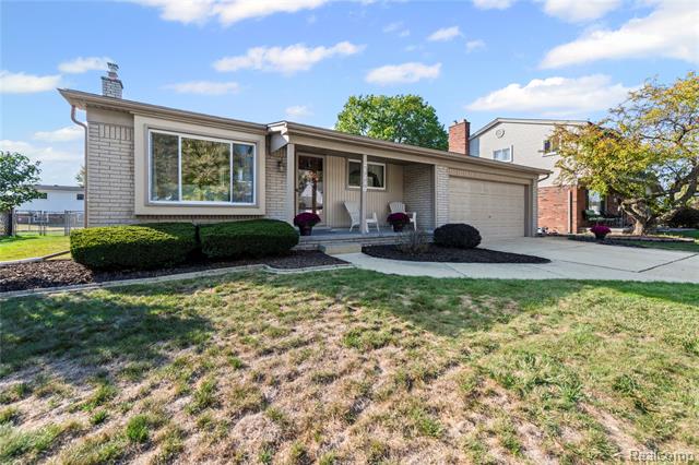 front view picture of 21230 Mayfair, Trenton, MI. 48183