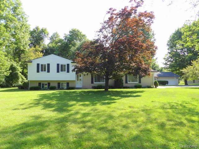 front view picture of 22321 Bell Rd, New Boston, MI. 48164