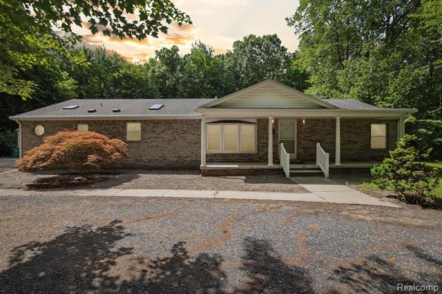 front view picture of 22123 Inkster Rd, Romulus, MI. 48174