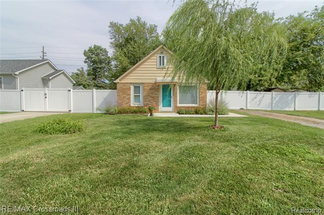 front view picture of 36928 Ellis St, New Boston, MI. 48164