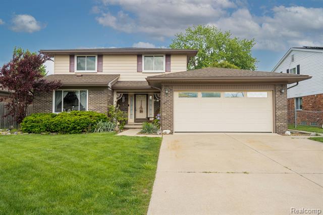 front view picture of 19495 Wherle Dr, Riverview, MI. 48193