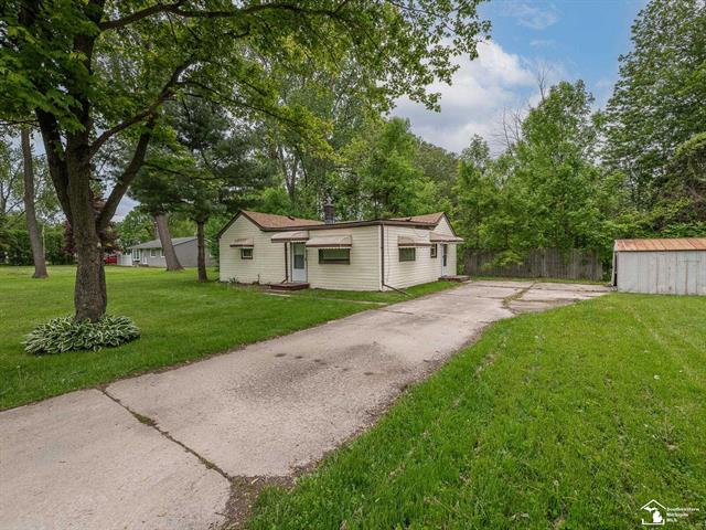 front view picture of 19106 Sylvia Ave, Romulus, MI. 48174