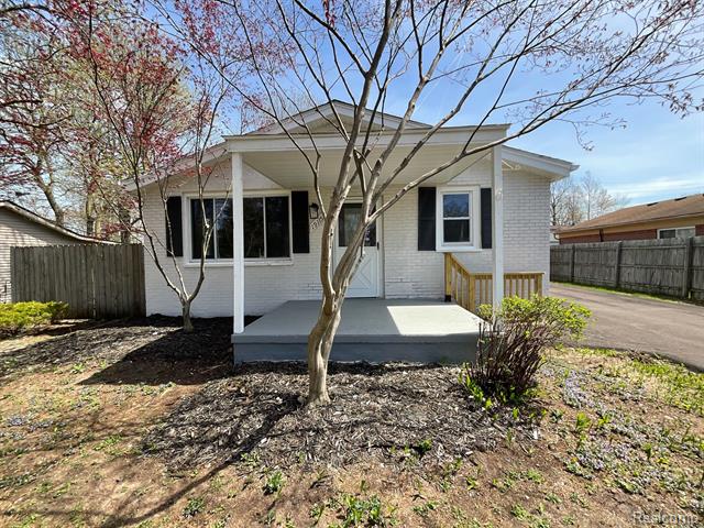 front view picture of 19115 Buck Ave, Romulus, MI. 48174