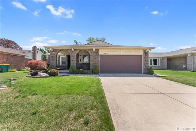 front view picture of 17501 Cascade Ct, Riverview, MI. 48193