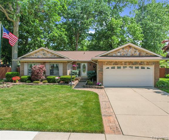 front view picture of 21867 Nottingham, Trenton, MI. 48183