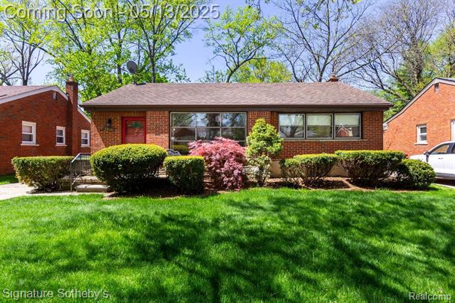 front view picture of 24141 Westhampton St, Oak Park, MI. 48237