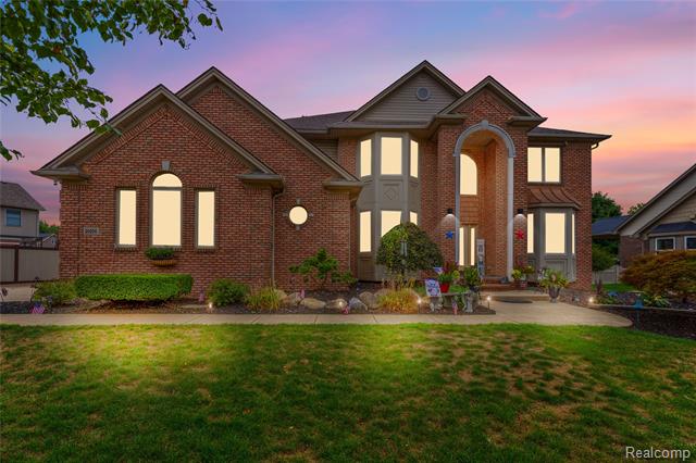 front view picture of 20206 Twin Pond Dr, Trenton, MI. 48183