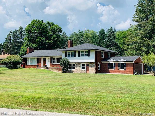 front view picture of 25648 Forestview Dr, Southfield, MI. 48033