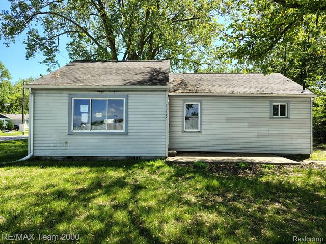 front view picture of 23725 Bredow Ave, Romulus, MI. 48174