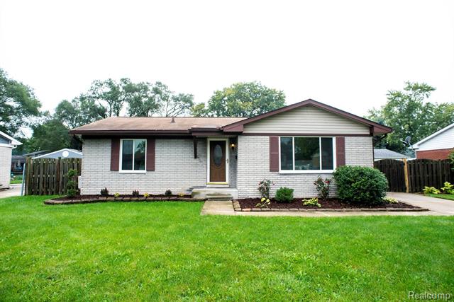front view picture of 22293 Armstrong Ave, Riverview, MI. 48193