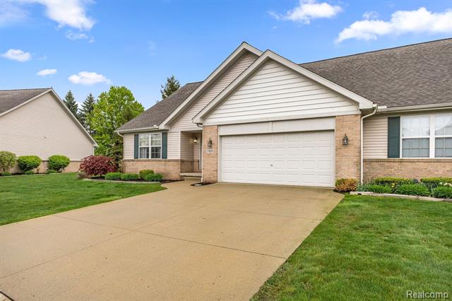 front view picture of 23879 Ashley Dr, Flat Rock, MI. 48134