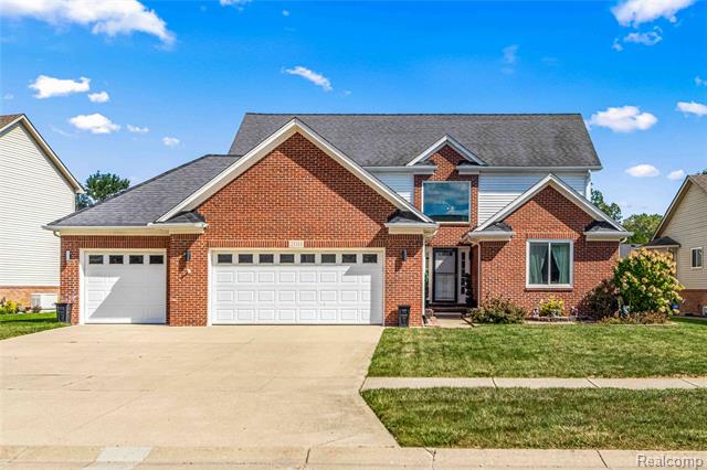 front view picture of 23313 Crescent Ridge Dr, New Boston, MI. 48164