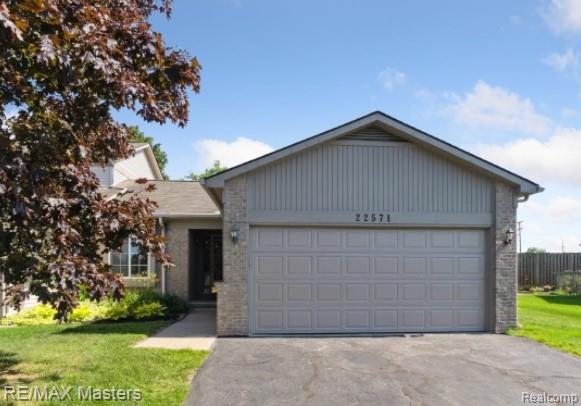 front view picture of 22571 Silver Creek, Trenton, MI. 48183
