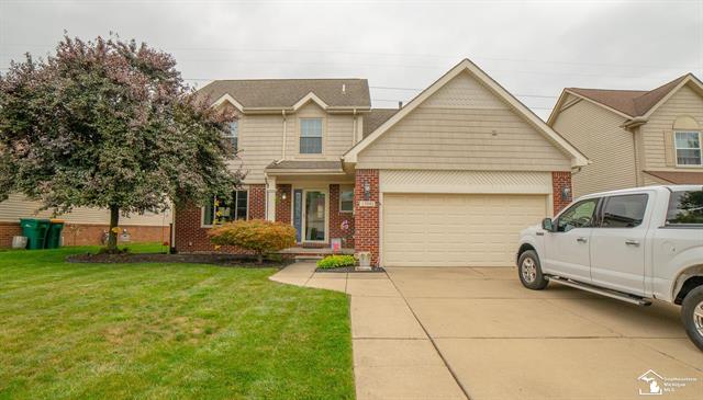 front view picture of 23041 Westwood Dr, Trenton, MI. 48183