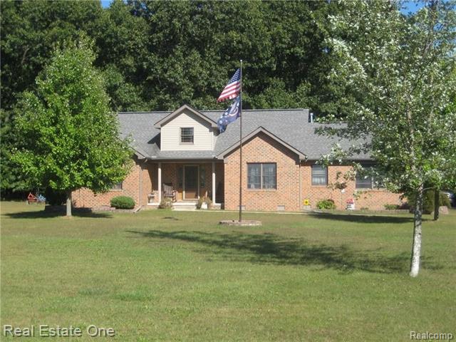 front view picture of 17401 Hannan Rd, New Boston, MI. 48164