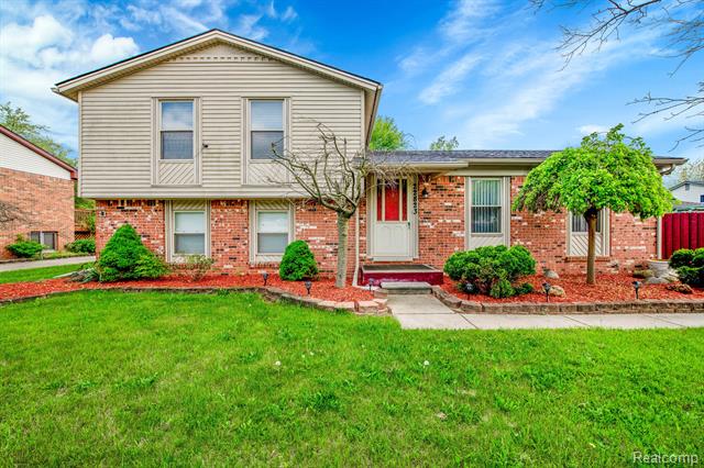 front view picture of 22823 Doncaster Ave, Riverview, MI. 48193