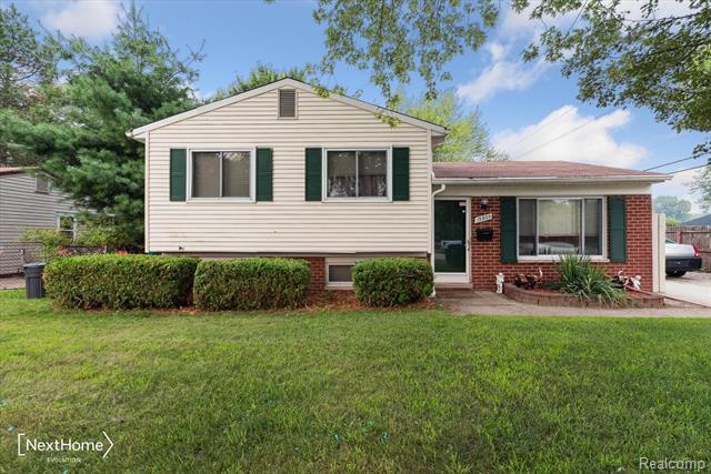 front view picture of 15925 Harrison, Romulus, MI. 48174