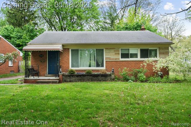 front view picture of 24200 Kipling St, Oak Park, MI. 48237