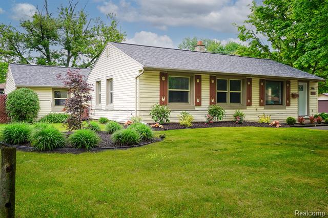 front view picture of 12900 Northfield Blvd, Oak Park, MI. 48237