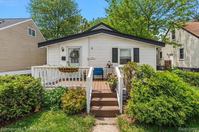 front view picture of 2715 Inman St, Ferndale, MI. 48220