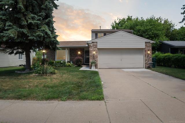 front view picture of 28034 Riverbridge, Romulus, MI. 48174