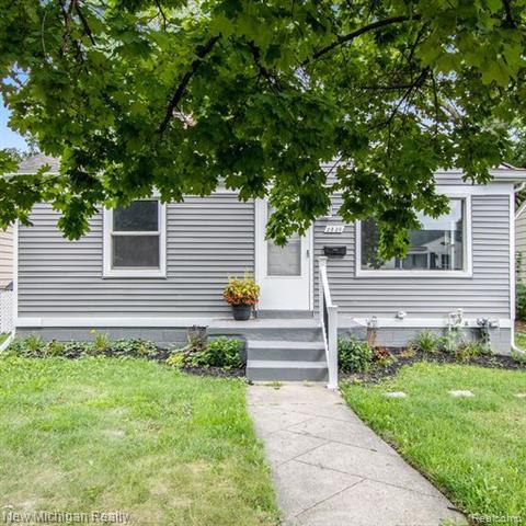 front view picture of 2536 Mcdowell St, Ferndale, MI. 48220