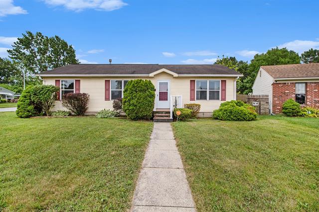front view picture of 15080 Woodmont Ct, Romulus, MI. 48174