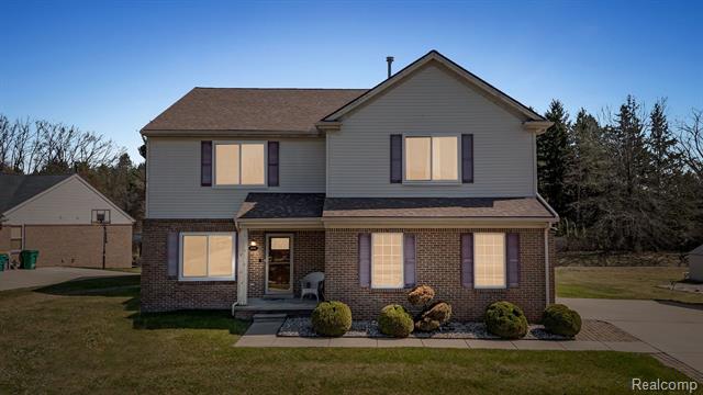 front view picture of 13713 Milton Dr, Belleville, MI. 48111