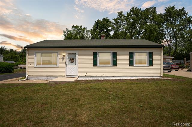 front view picture of 39248 Wade, Romulus, MI. 48174