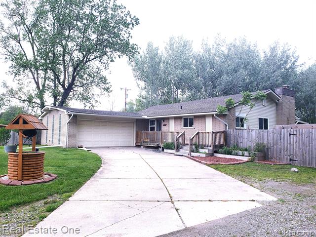 front view picture of 15701 Middlebelt, Romulus, MI. 48174